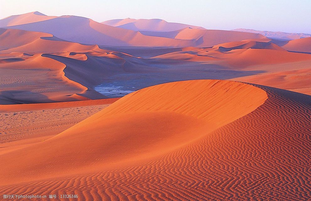 关键词:沙漠风光 荒漠 沙丘 自然景观 自然风景 摄影图库 72dpi jpg