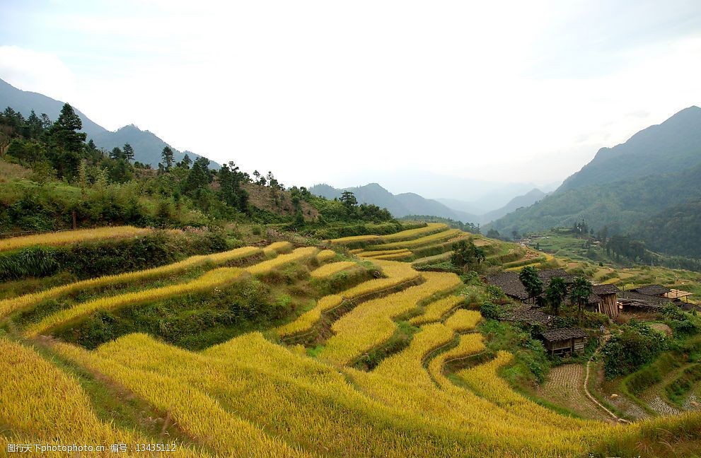 关键词:大自然 山峦重叠 梯田 村落 旅游胜地 景色优美 旅游摄影 人文