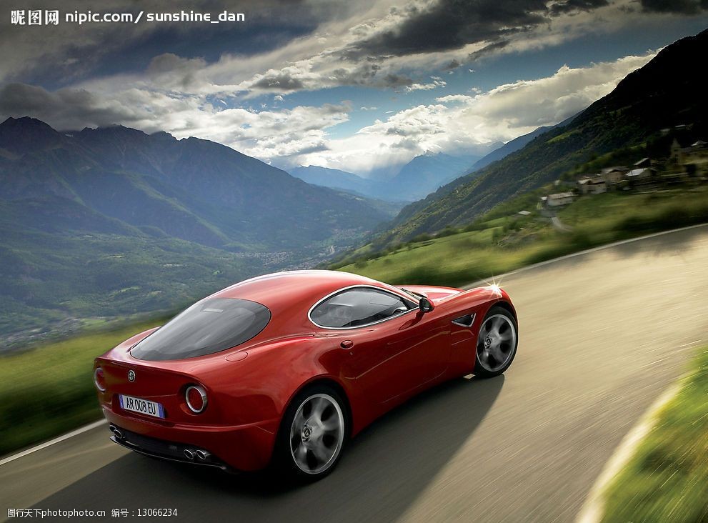阿尔法罗密欧双门跑车图片