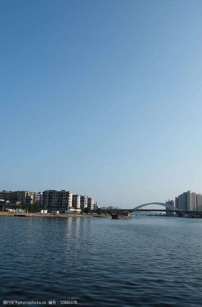 关键词:中山岐江河 中山 岐江河 河 蓝天 中山一桥 自然景观 自然风景