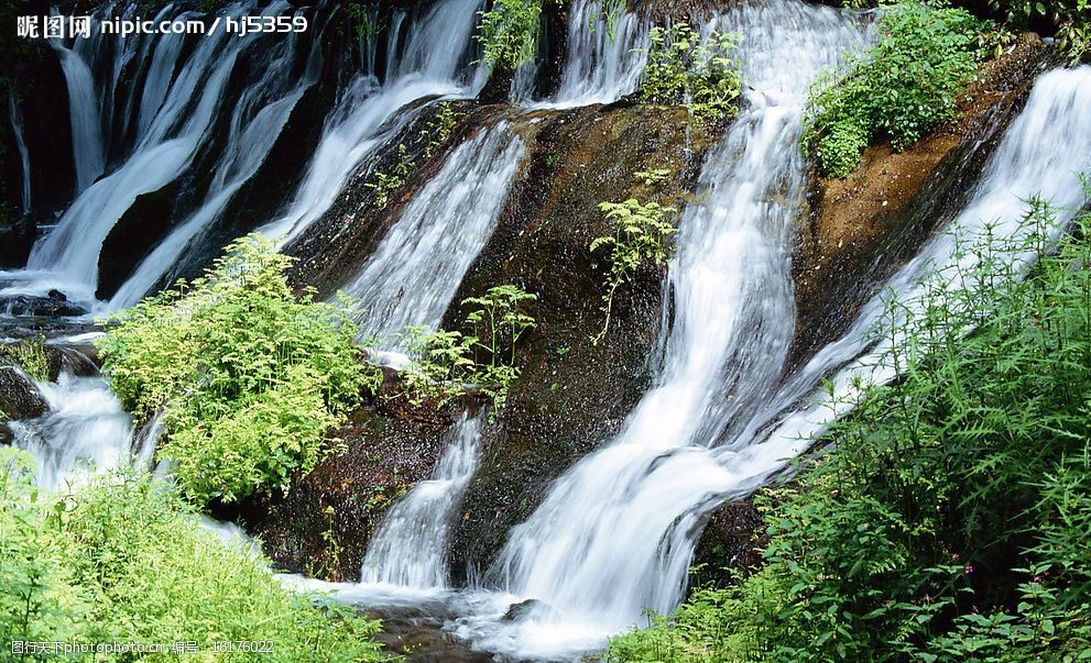 关键词:瀑布流水 瀑布 森林 美景 绿色 风景 清泉 壮观 自然景观 山水
