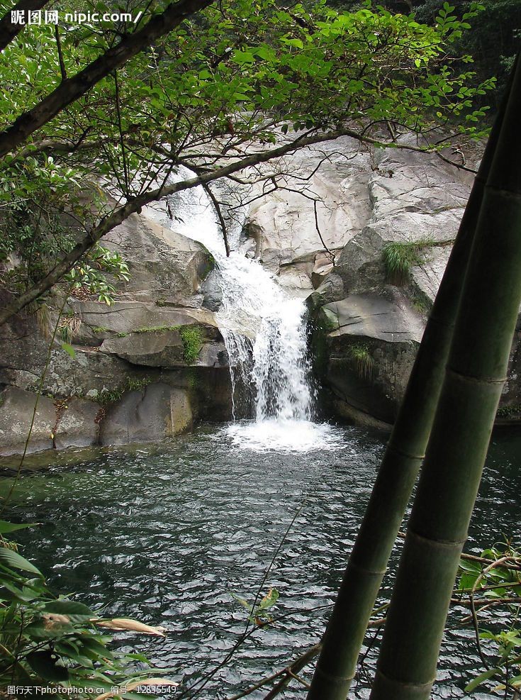 关键词:高山流水 流水 石头 竹子 树丛 清澈 jpg图片 激流 水花 自然