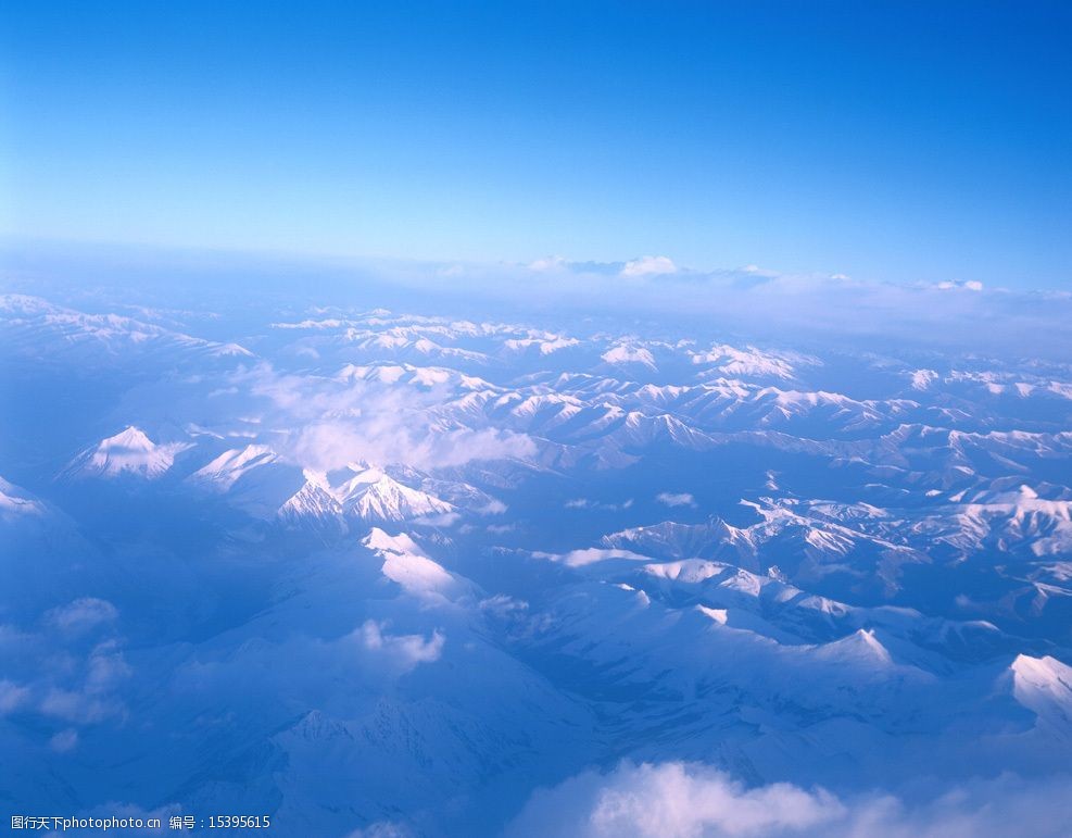 关键词:连绵起伏的山 云 山 蓝天 阳光 旅游摄影 自然风景 摄影图库
