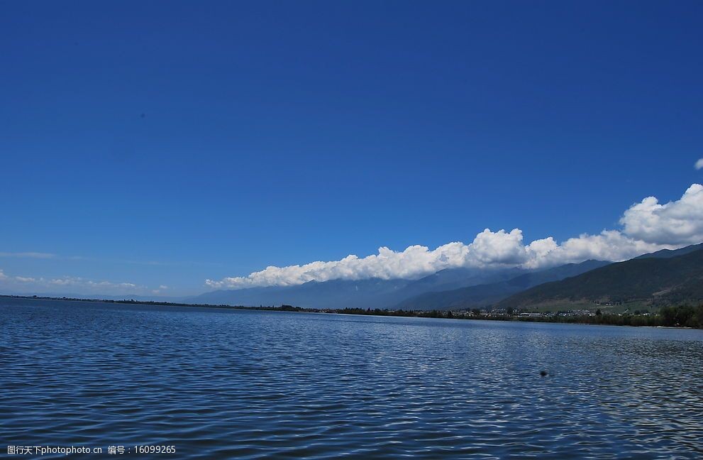 关键词:洱海彩云一线天 大理 洱海 白云 一线天 自然景观 山水风景