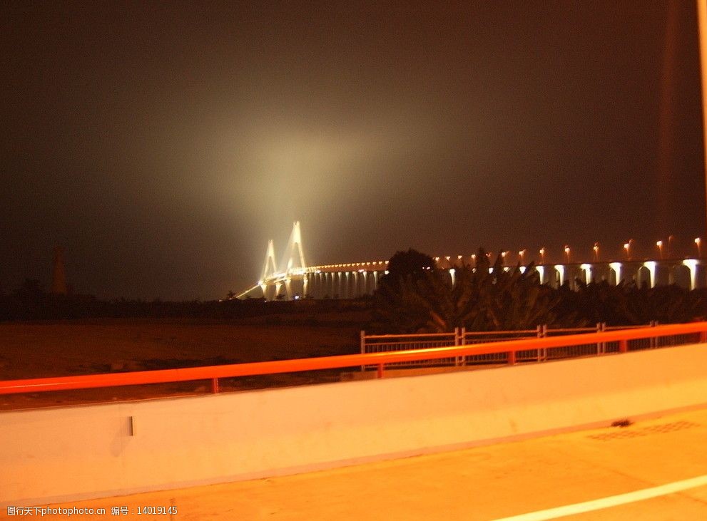 湛江海湾大桥夜景图片