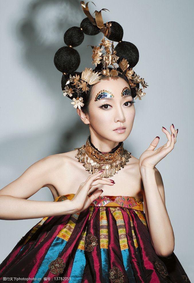 萨顶顶万物生图片