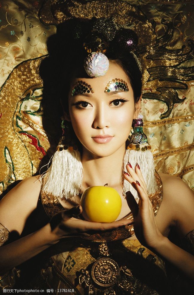 萨顶顶万物生图片