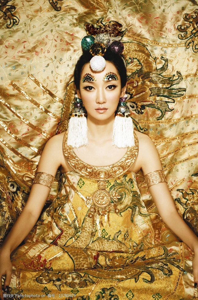 萨顶顶万物生图片