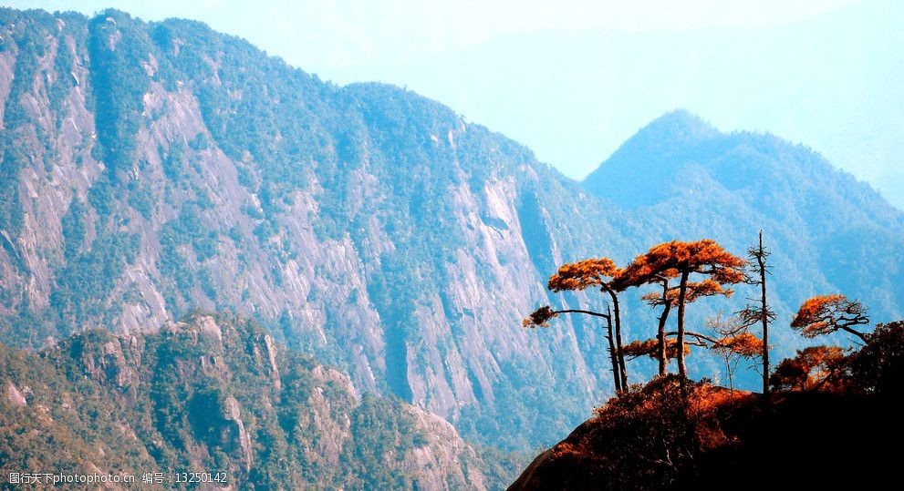 关键词:风景画摄影图 jpg 大山 山脊 树木 秋季 薄雾 自然景观 自然