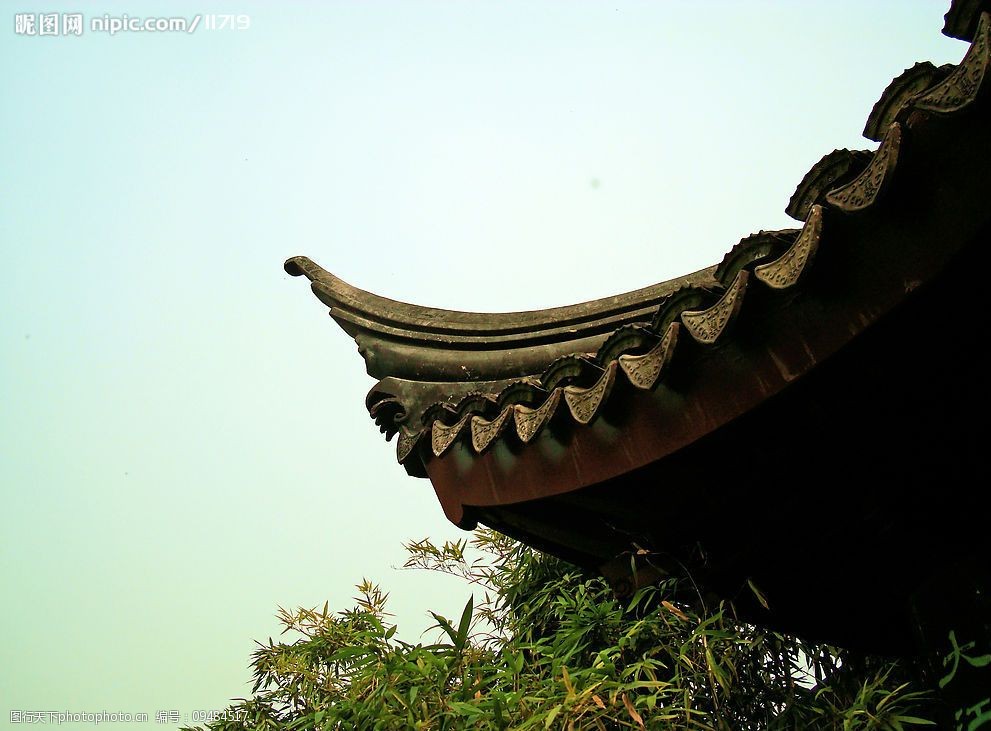 古典园林翘起屋角和竹子图片