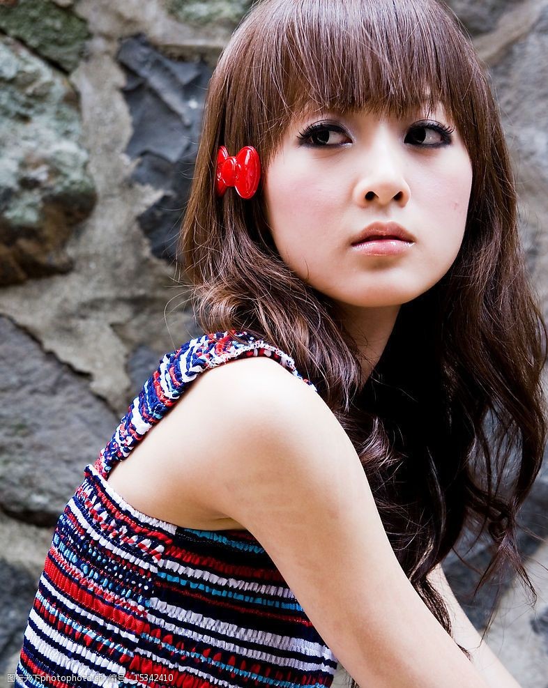 台湾网络人气美女果子mm彩条连衣裙图片