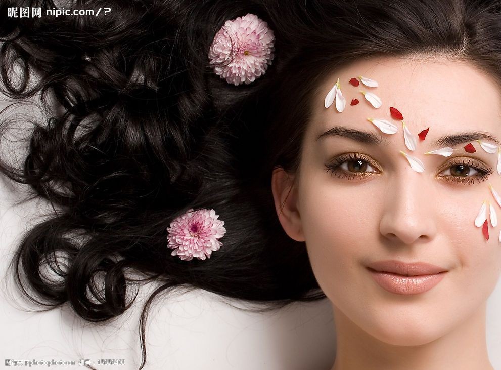 花瓣美女发型图片