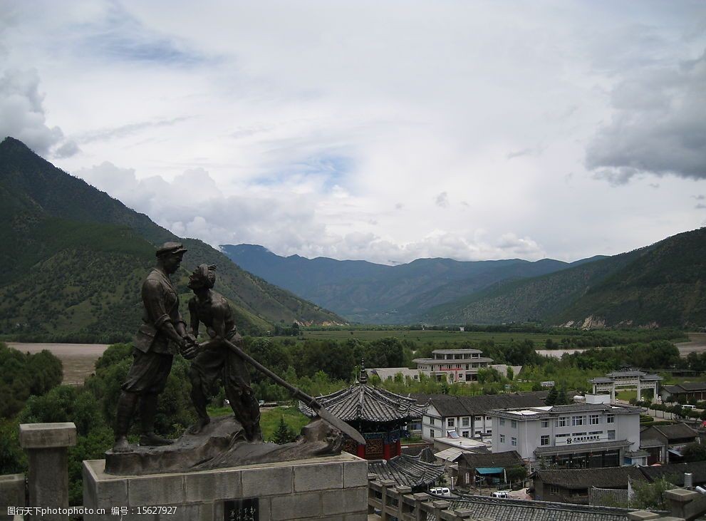 红军石鼓渡江雕像图片