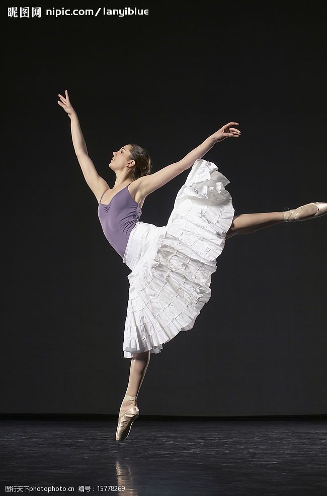 舞蹈人物图片