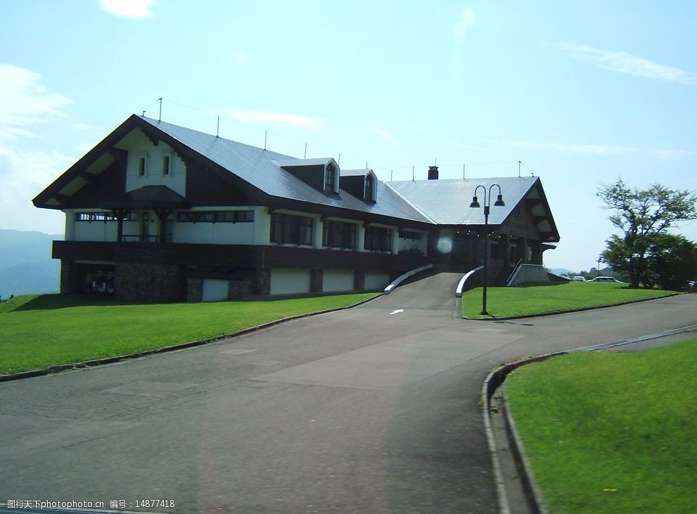 关键词:路边别致小屋 房子 道路 草坪 蓝天 旅游摄影 国外旅游 摄影