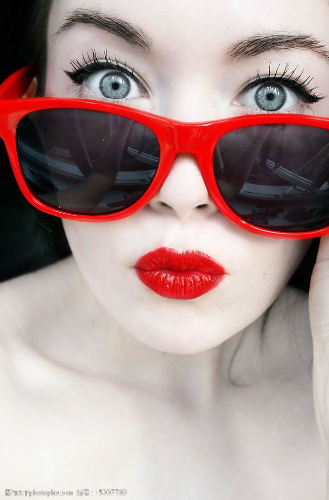 惊艳红唇美女图片
