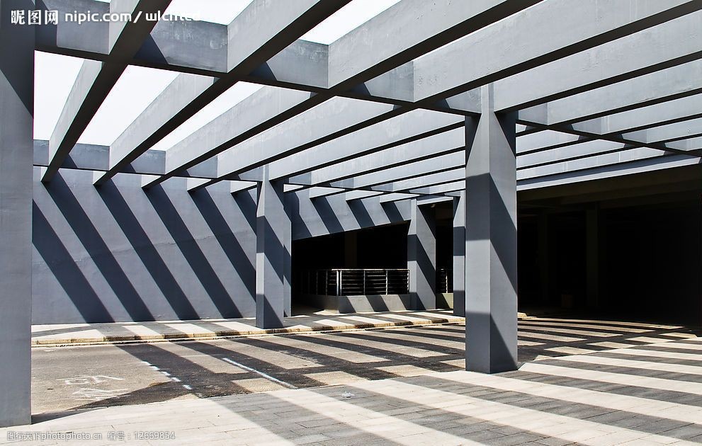 西安电子科技大学观光塔下走廊图片