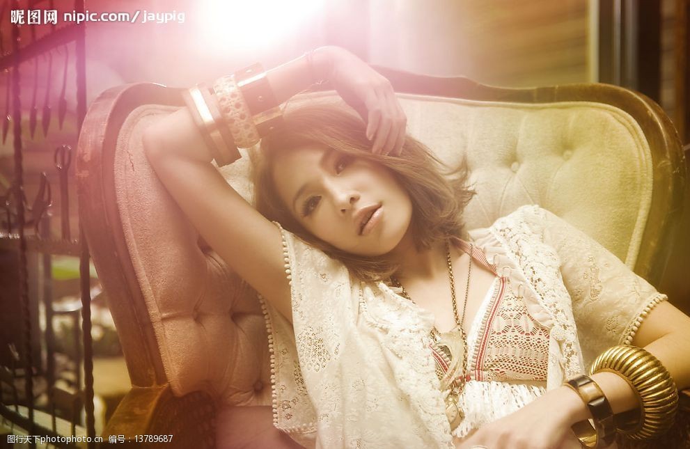 萧亚轩三面夏娃图片