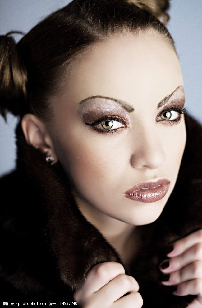 欧美梦幻彩妆世界媚眼娇娃图片