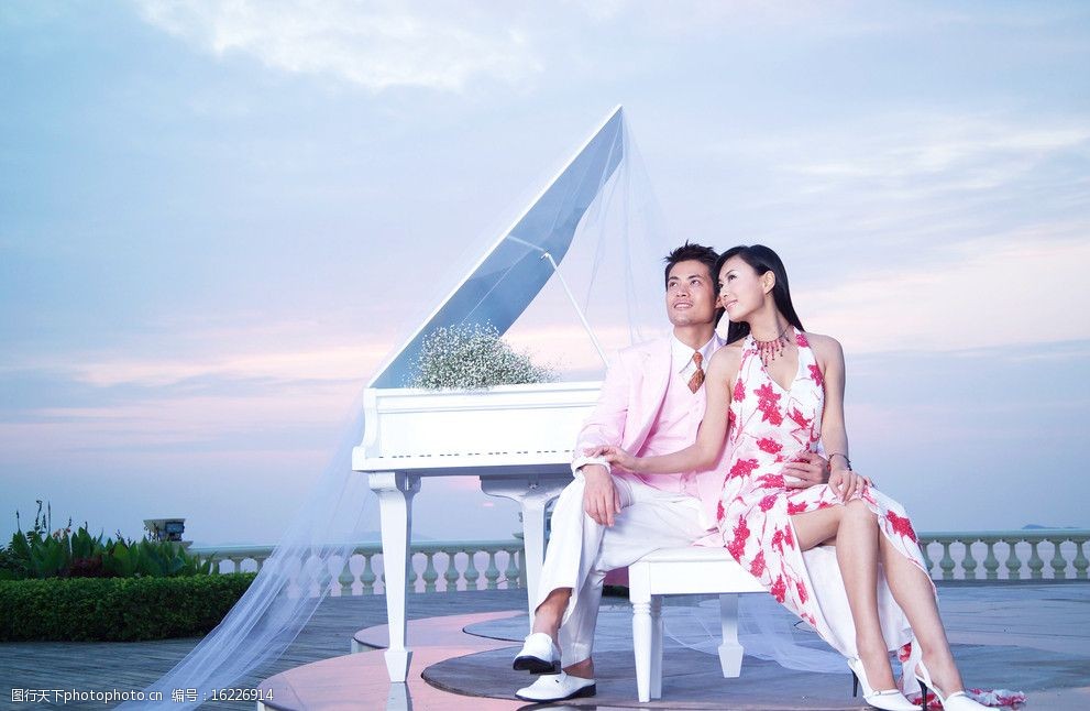海上的钢琴图片