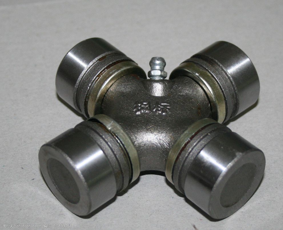 关键词:汽配 螺丝 汽车配件 零件 工业生产 现代科技 摄影 72dpi jpg